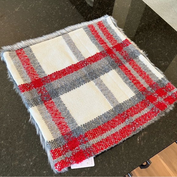 New Pottery Barn Graham Plaid Faux Fur Back Pillow Cover, Grey White Red Plaid - Picture 11 of 16